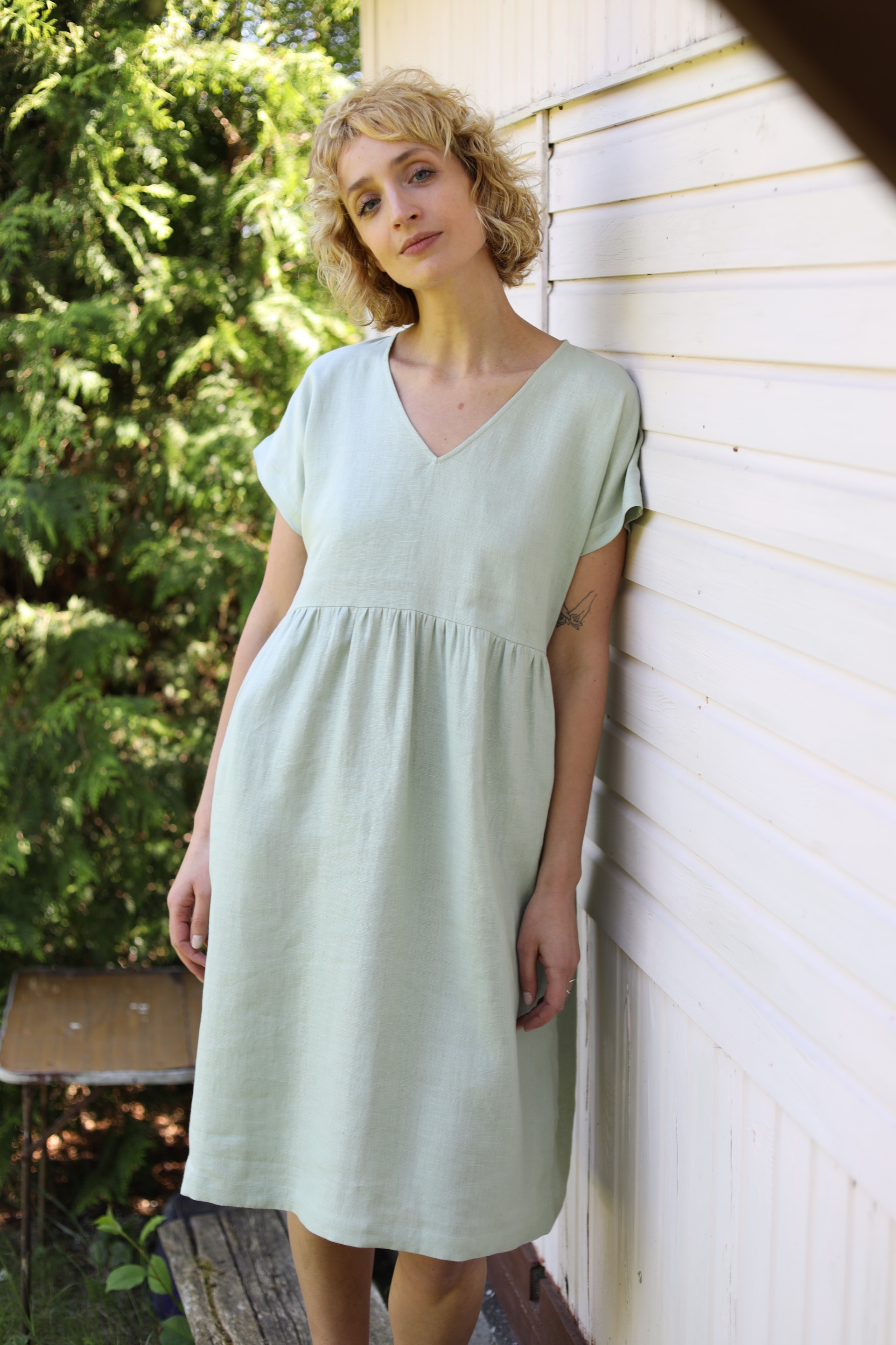 V-neck linen dress in sage green color – OffOn