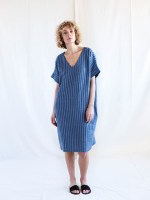 V-neck linen loose fit dress | Dress | Sustainable clothing | OffOn clothing