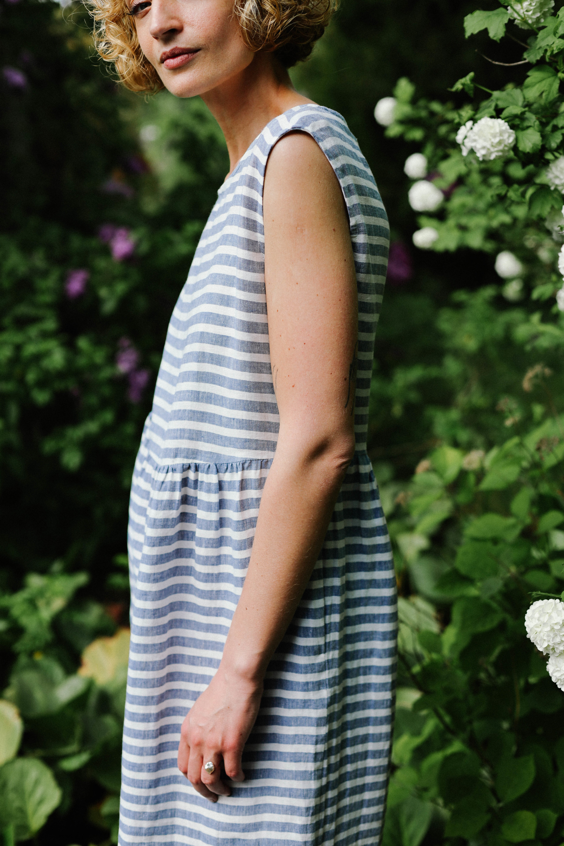 Sleeveless striped linen dress – OffOn