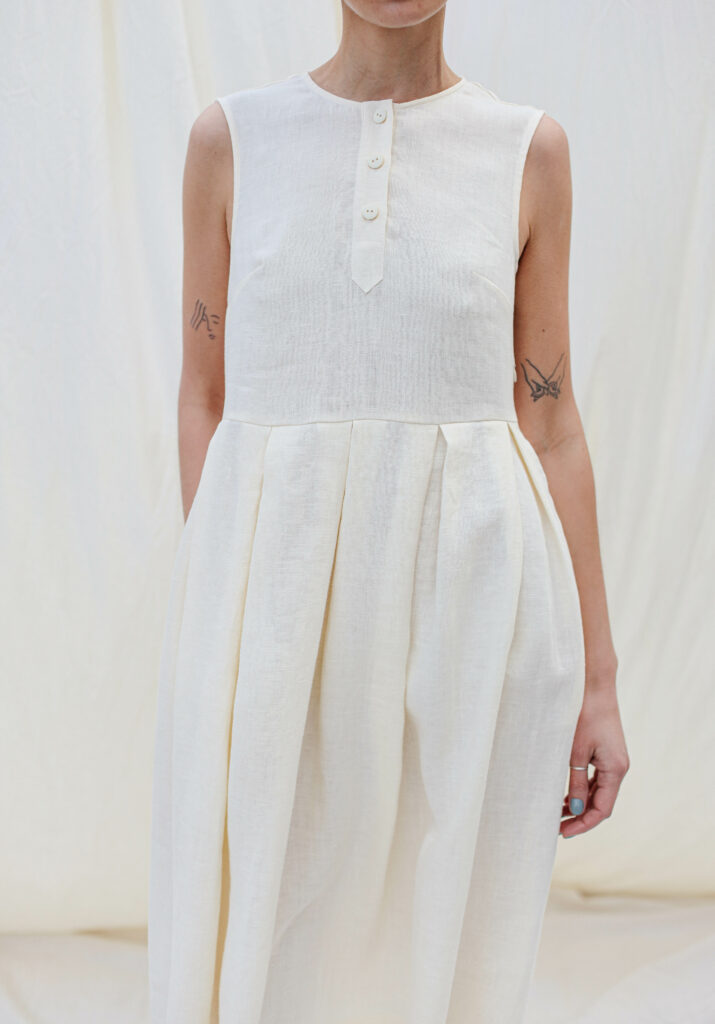 Sleeveless pleated skirt linen dress | Dress | Ivory | Sustainable clothing | OffOn clothing 