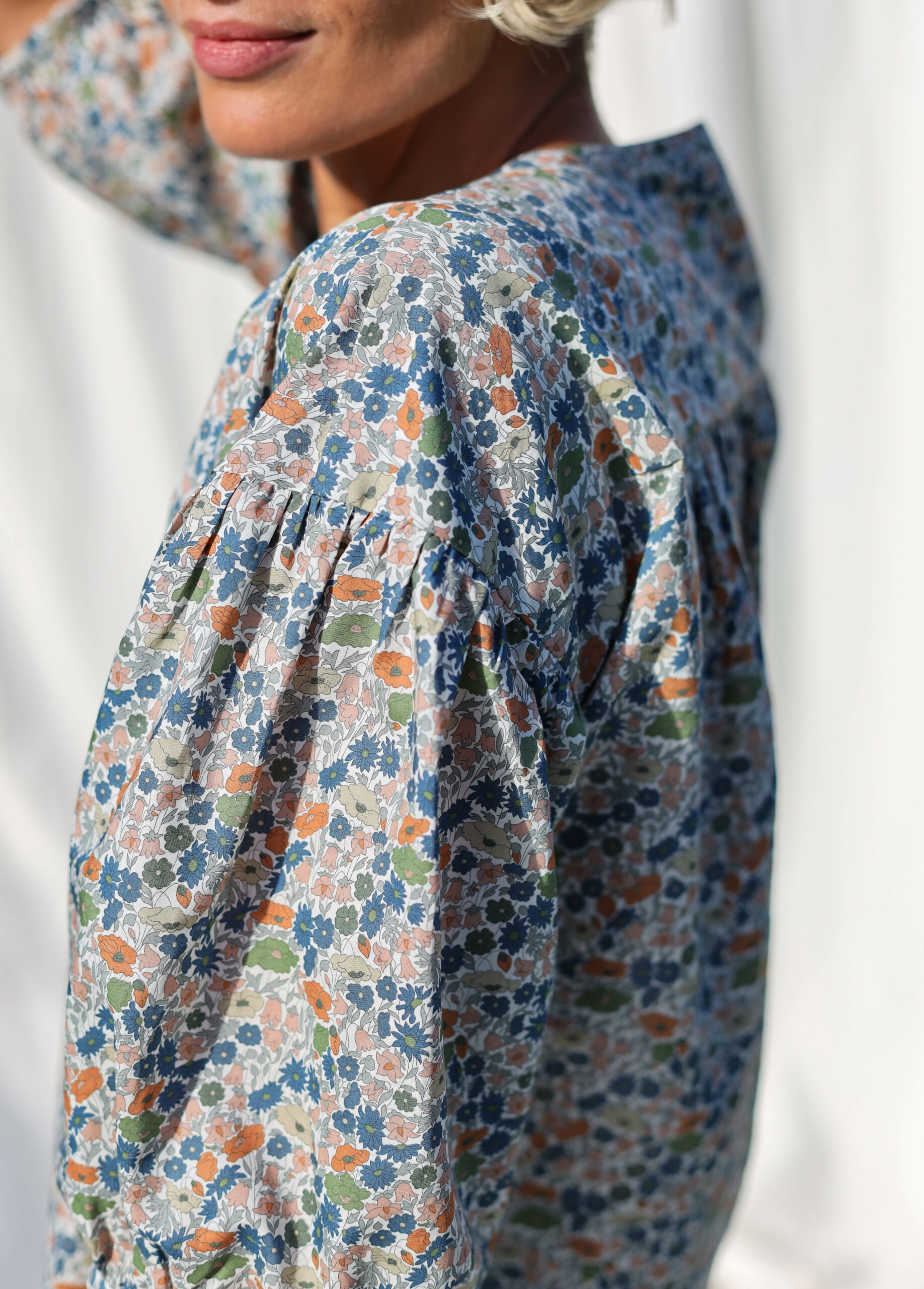 Button through floral blouse LIU – OffOn