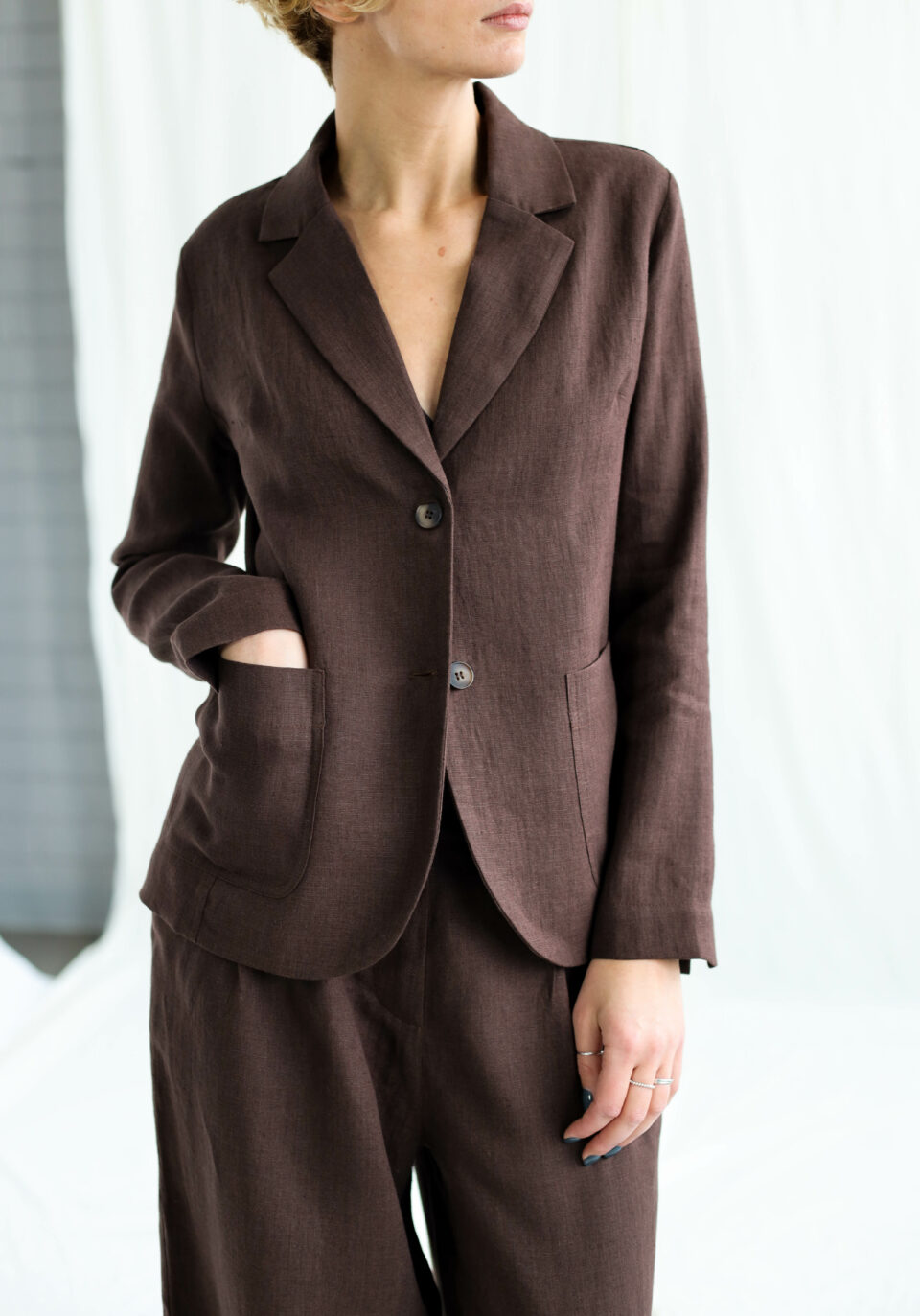 Fitted silhouette linen blazer | Blazer | Brown | Sustainable clothing | OffOn clothing