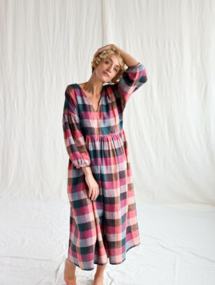 Linen V-neck puffy sleeve dress in checks | Dress | Multicolored checks | Sustainable clothing | OffOn clothing
