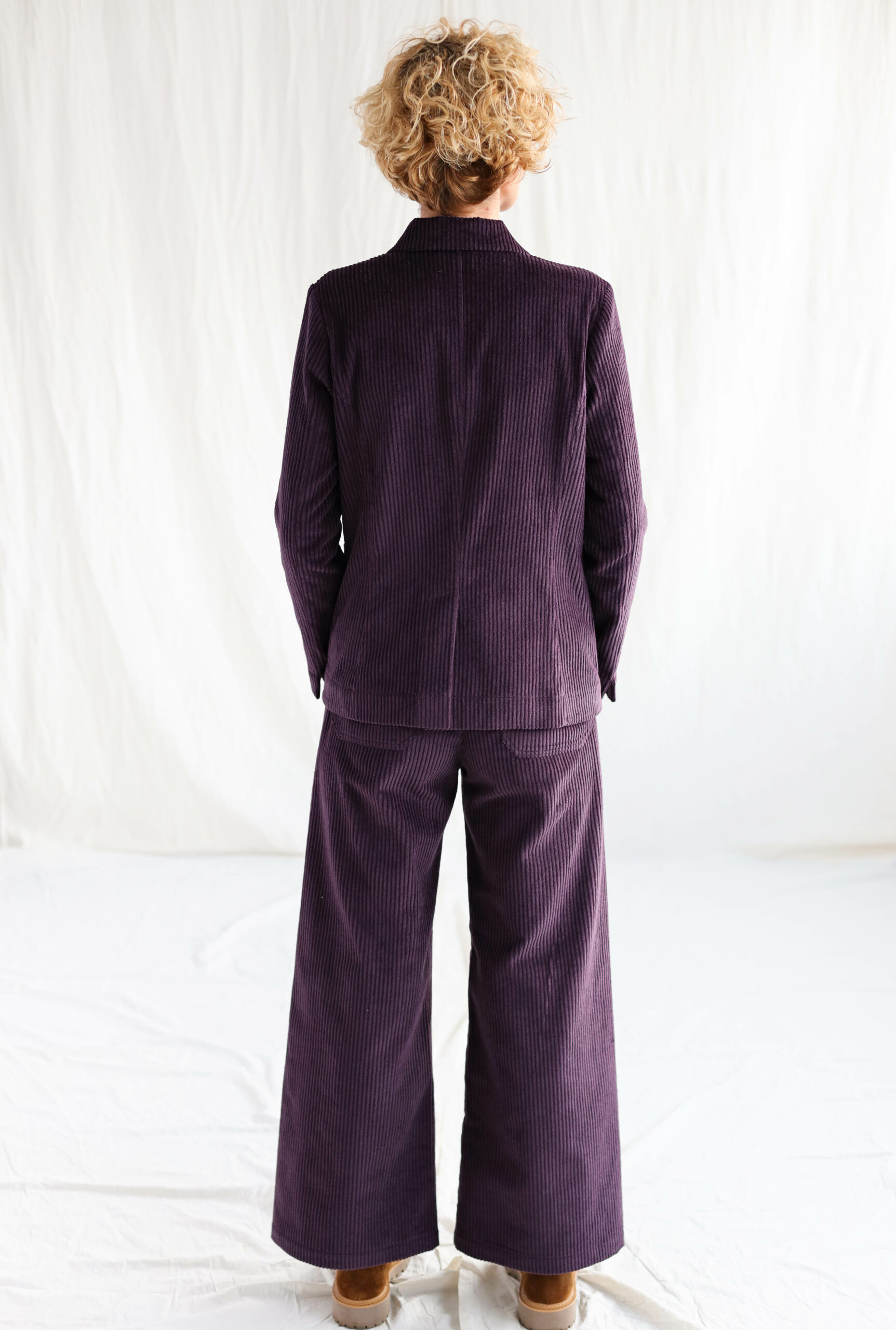 Elegant wide wale light eggplant suit – OffOn