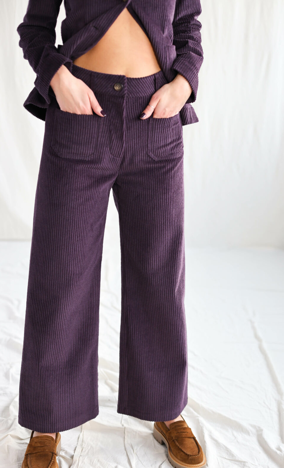 Wide wale cord vintage cut culottes | Trousers | Eggplant | Sustainable clothing | OffOn clothing