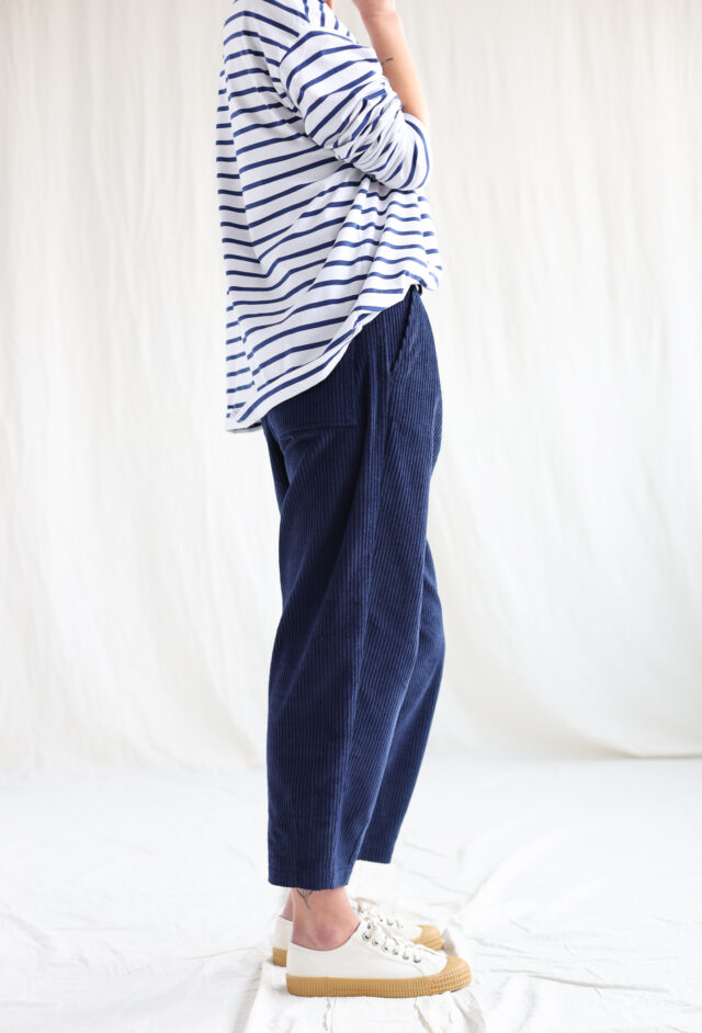 Boxy navy blue cord trousers – OffOn