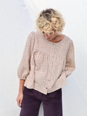 Puff sleeve blouse in double gauze floral cotton | Top | Sustainable clothing | OffOn clothing