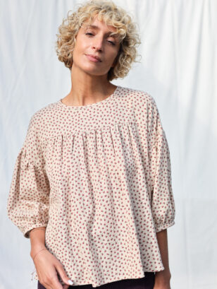 Dropped shoulders blouse in floral double gauze cotton LIA | Top | Sustainable clothing | OffOn clothing