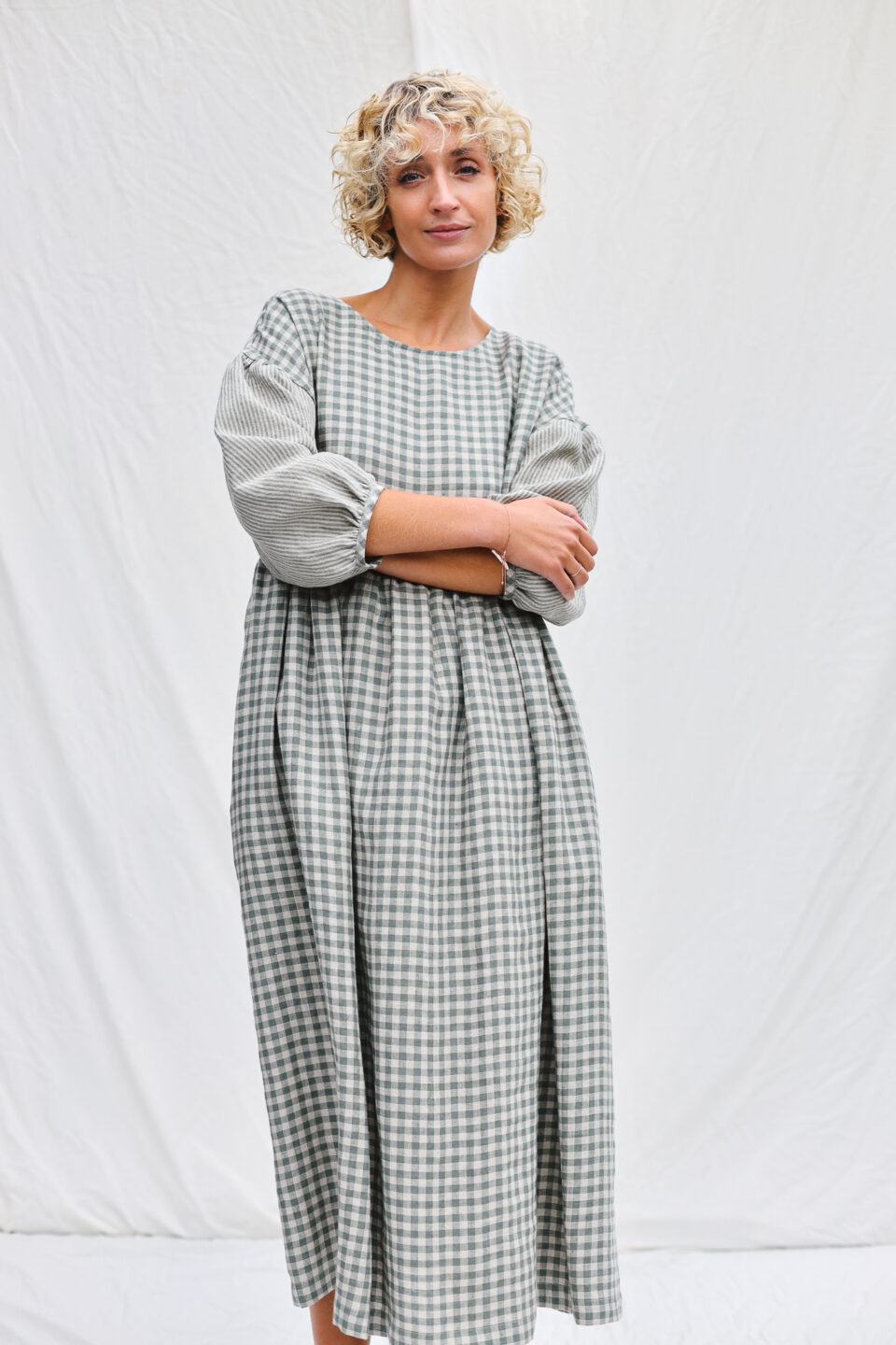 Gingham linen dress with contrasting striped puffy sleeves PERLA | Dress | Sustainable clothing | OffOn clothing