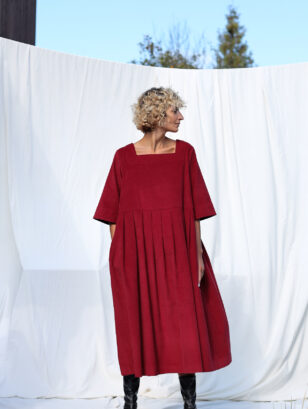 Oversized needlecord dress VALERIE in red pear | Dress | Sustainable clothing | OffOn clothing