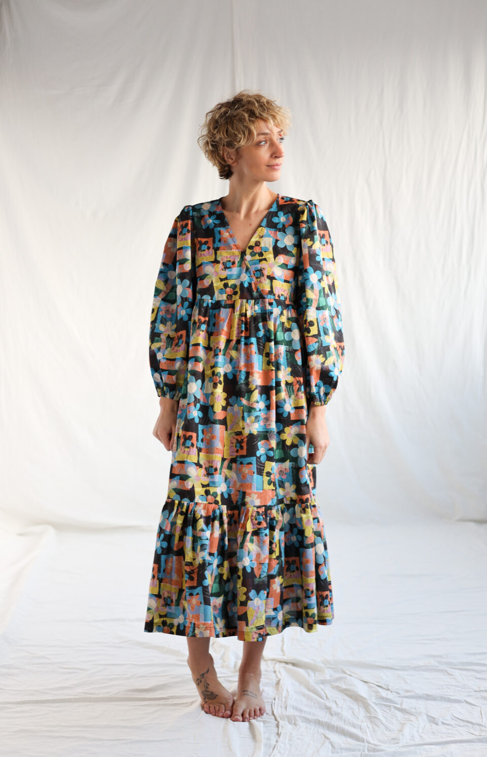 Flowy overlapped V-neck puffy sleeve dress VITA FLORA | Dress | Sustainable clothing | OffOn clothing