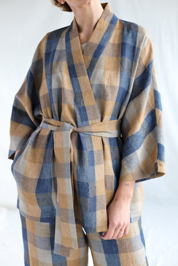 Linen kimono style jacket in blue multicolored checks – OffOn