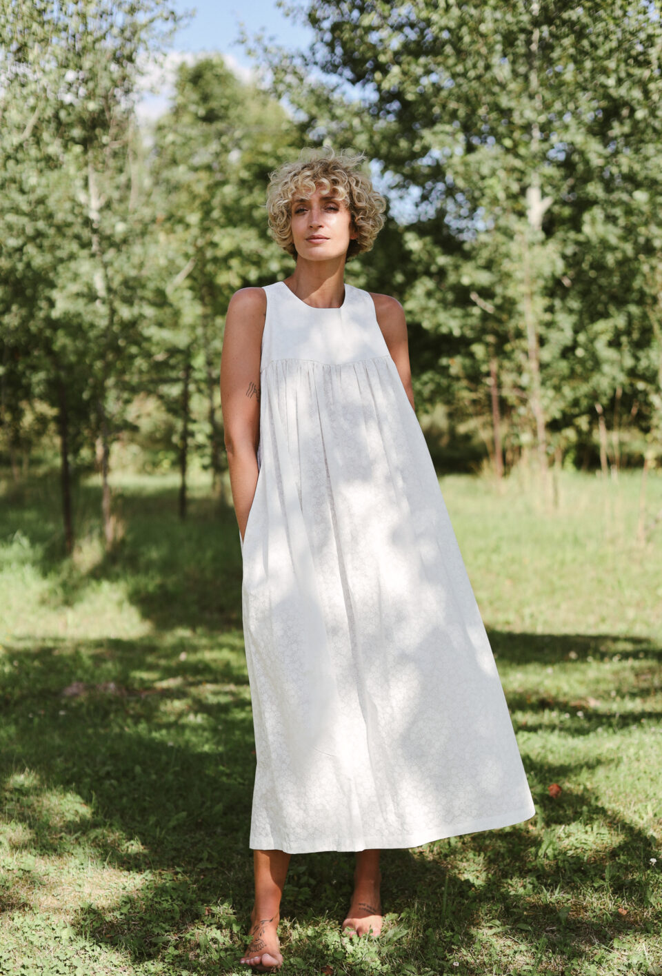 White floral cotton sleeveless Maxi dress LILOU | Dress | Sustainable clothing | OffOn clothing