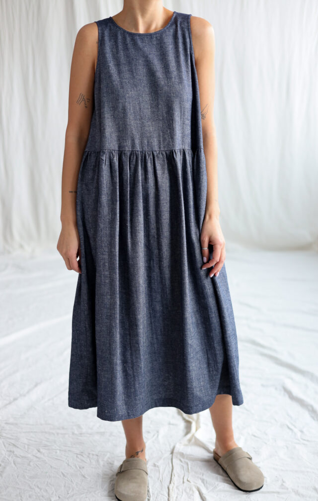 Curve loose fit woven smock dress in monochrome print