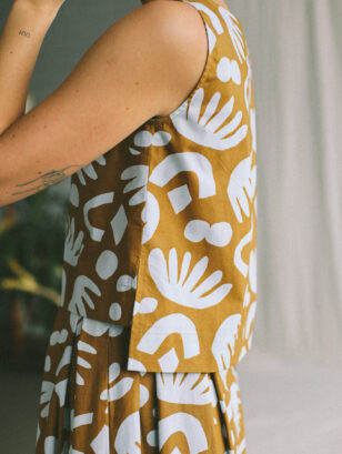 Sleeveless cropped hem top | Tops | Sustainable clothing | OffOn clothing