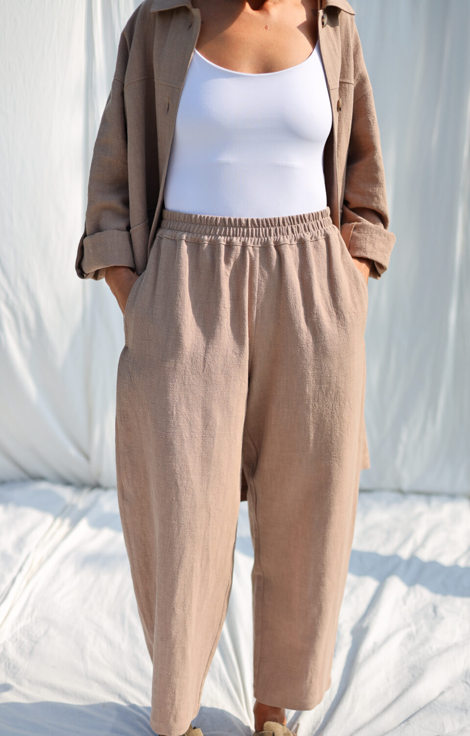 Heavy linen balloon trousers VIVIAN in mocha color | Trousers | Sustainable clothing | OffOn clothing