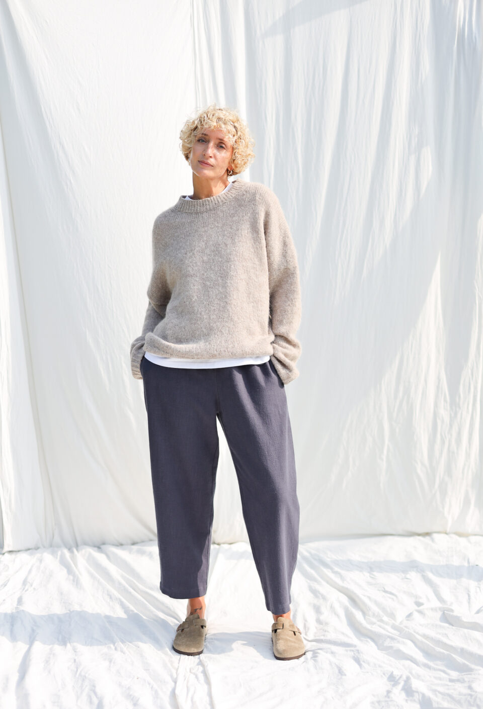 Heavy linen balloon trousers VIVIAN in navy blue color | Trousers | Sustainable clothing | OffOn clothing