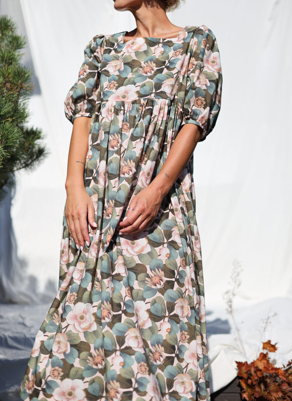 Square neck puffy sleeves dress ROSEA in floral print | Dress | Sustainable clothing | OffOn clothing