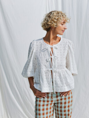 Tie front blouse in off-white embroidered cotton SUNNY | Blouse | Sustainable clothing | OffOn clothing