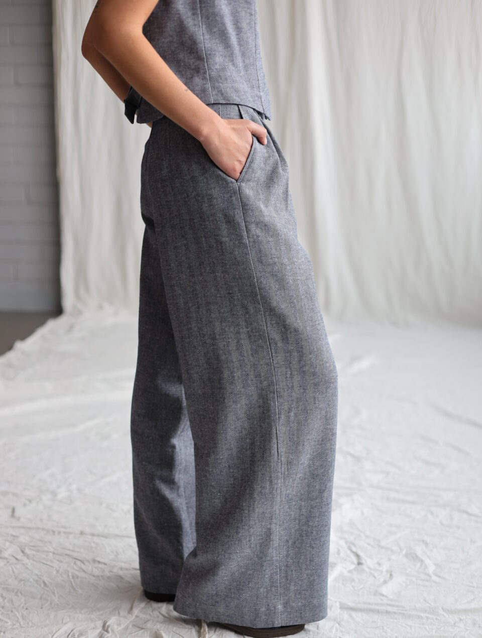 Pleated wool and linen palazzo trousers | Trousers | Sustainable clothing | OffOn clothing