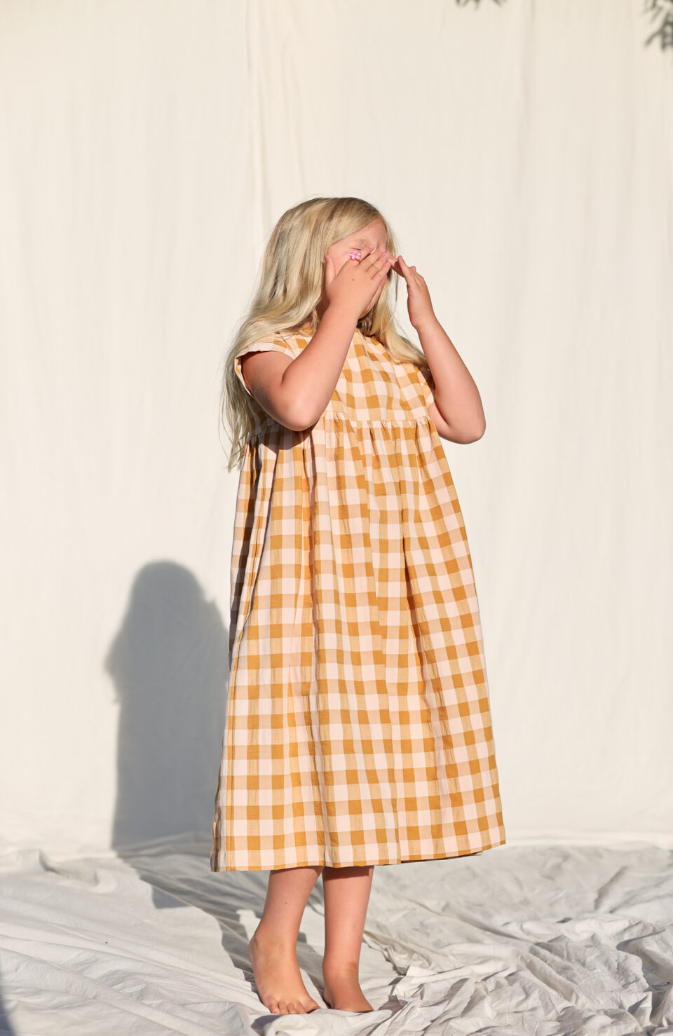 Girls checkered short sleeve seersucker dress - Image 1