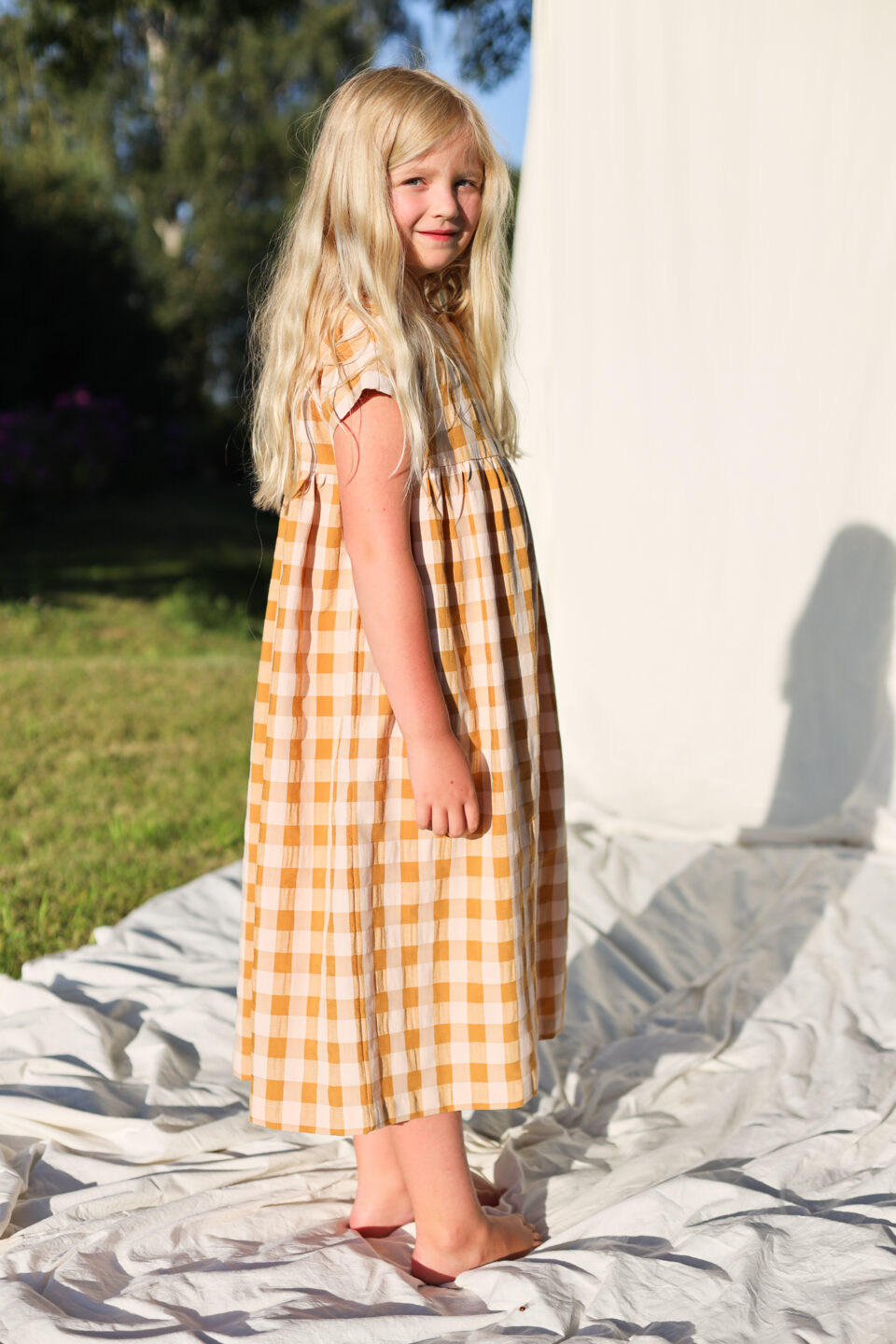 Girls checkered short sleeve seersucker dress - Image 6