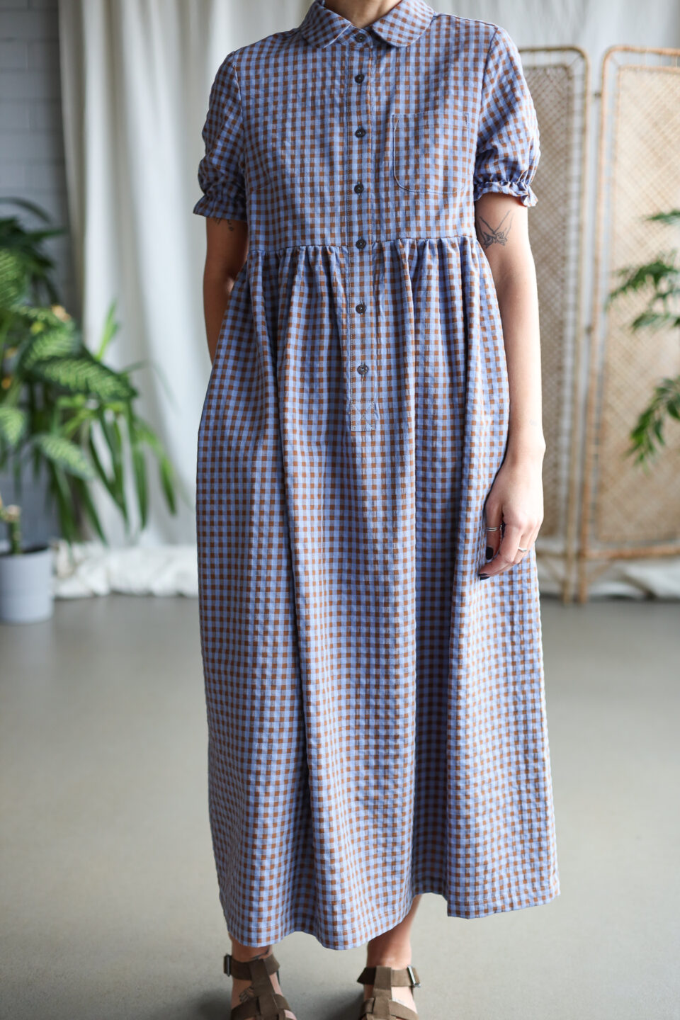 Peter Pan collar short ruffled sleeves dress in seersucker checks - Image 1