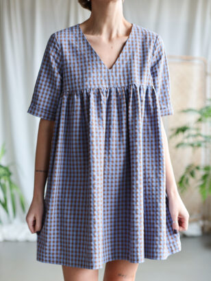 Mini smock tunic dress in blue bonnet seersucker checks CECILE | Dress | Sustainable clothing | OffOn clothing