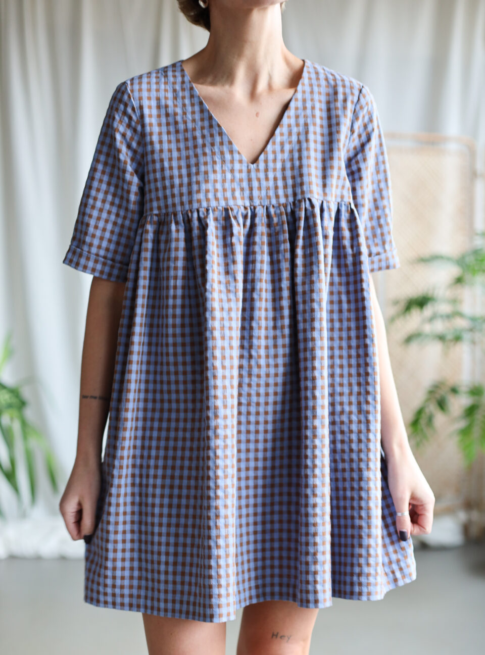 Mini smock tunic dress in blue bonnet seersucker checks CECILE | Dress | Sustainable clothing | OffOn clothing