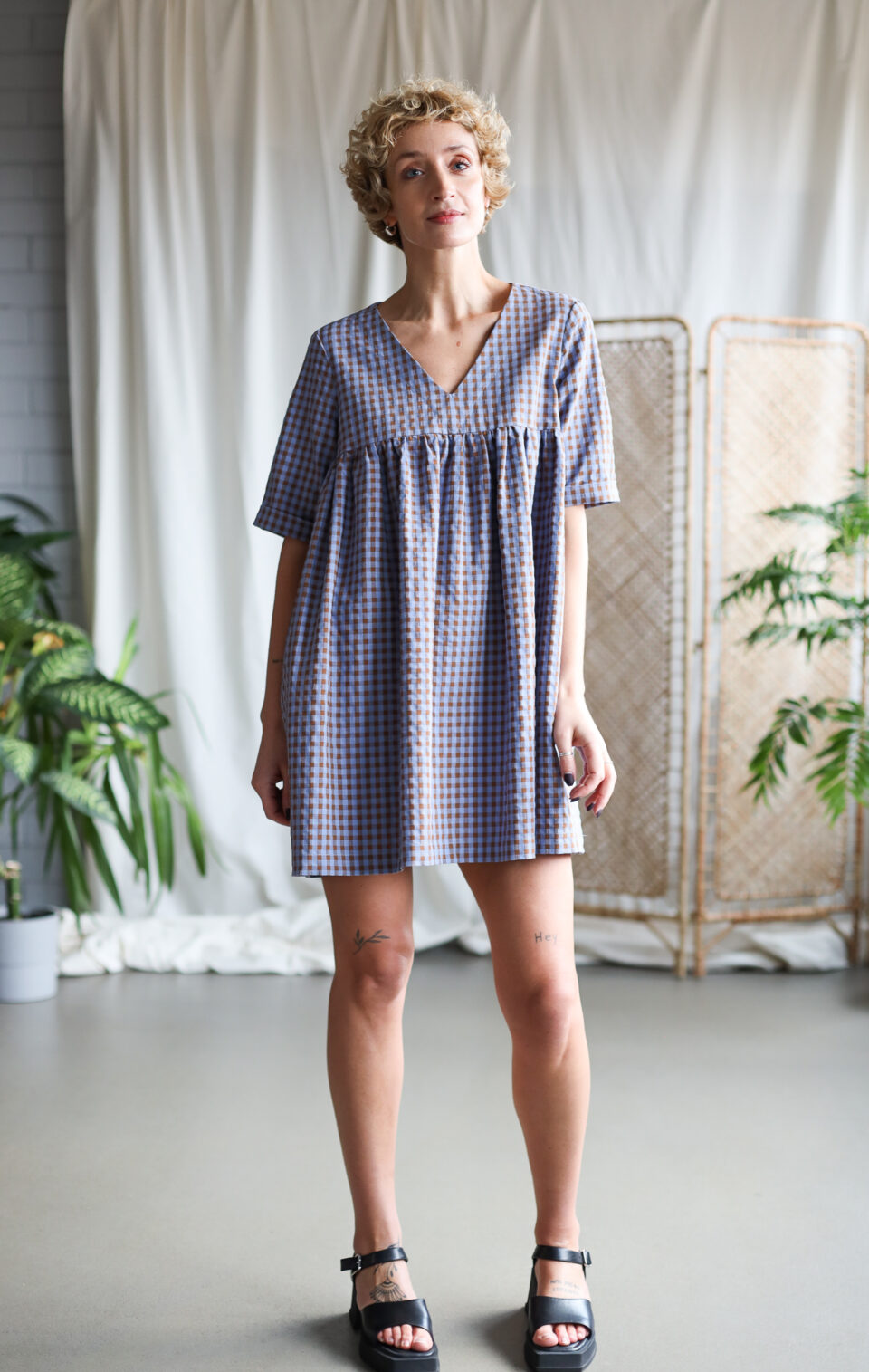 Mini smock tunic dress in blue bonnet seersucker checks CECILE | Dress | Sustainable clothing | OffOn clothing