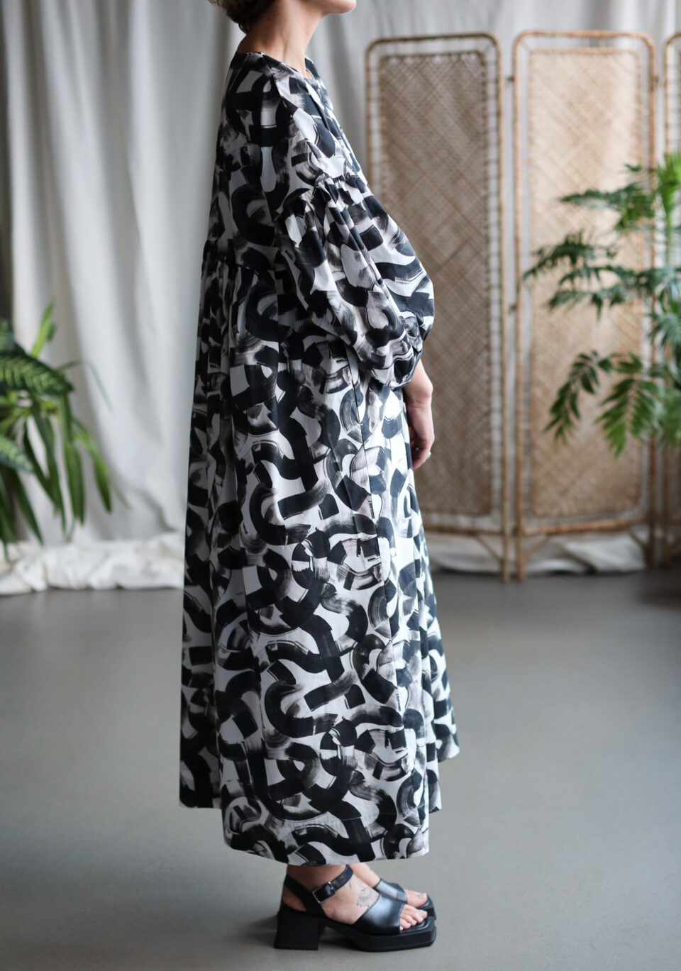 Abstract print oversized dropped shoulders dress GRETA - Image 2