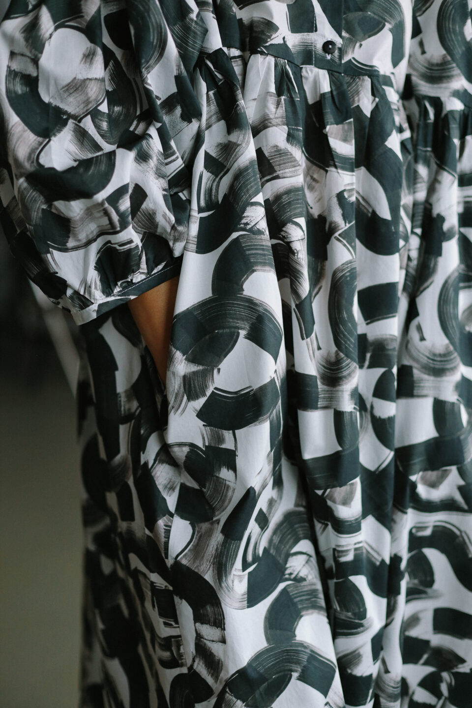 Abstract print oversized dropped shoulders dress GRETA - Image 4