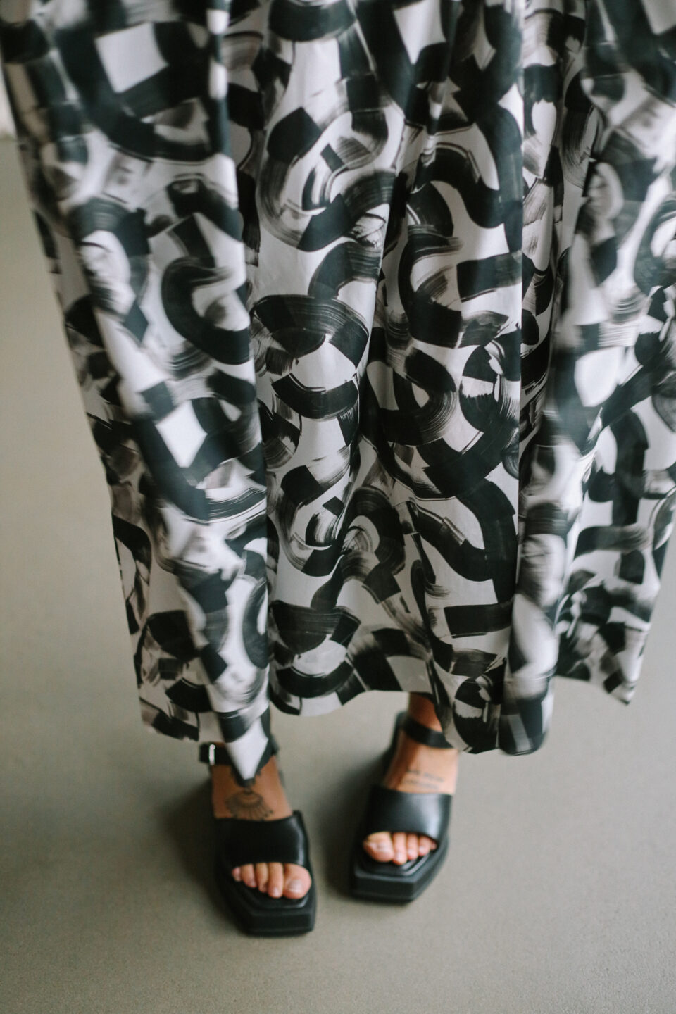 Abstract print oversized dropped shoulders dress GRETA - Image 6