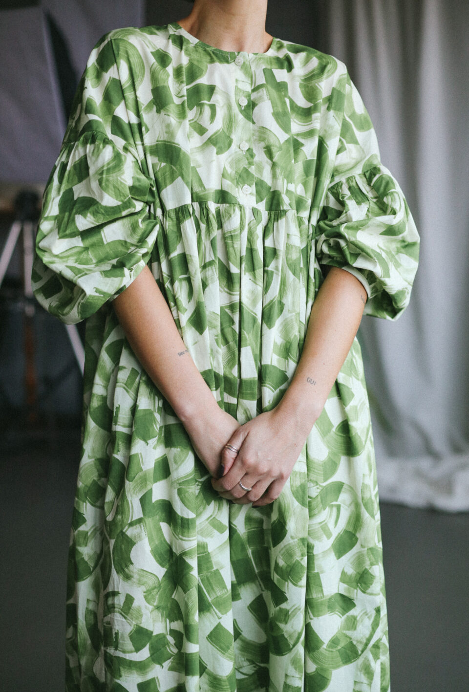 Oversized abstract print dropped shoulders dress GRETA - Image 6