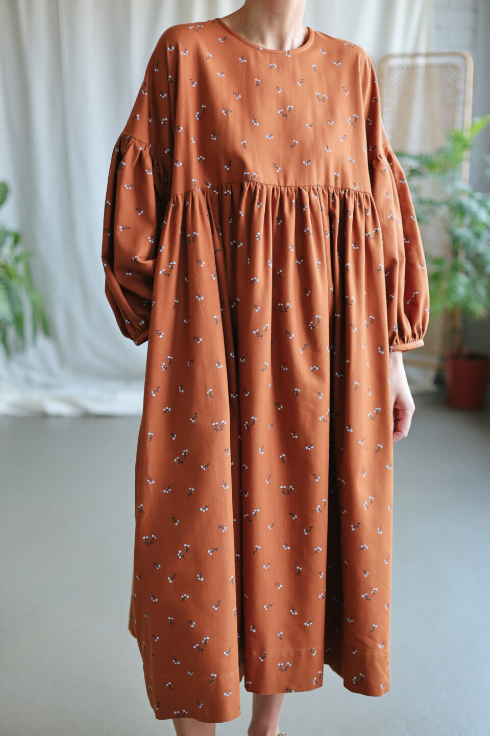 Floral long dropped sleeves dress GRETA in caramel cotton | Dress | Sustainable clothing | OffOn clothing