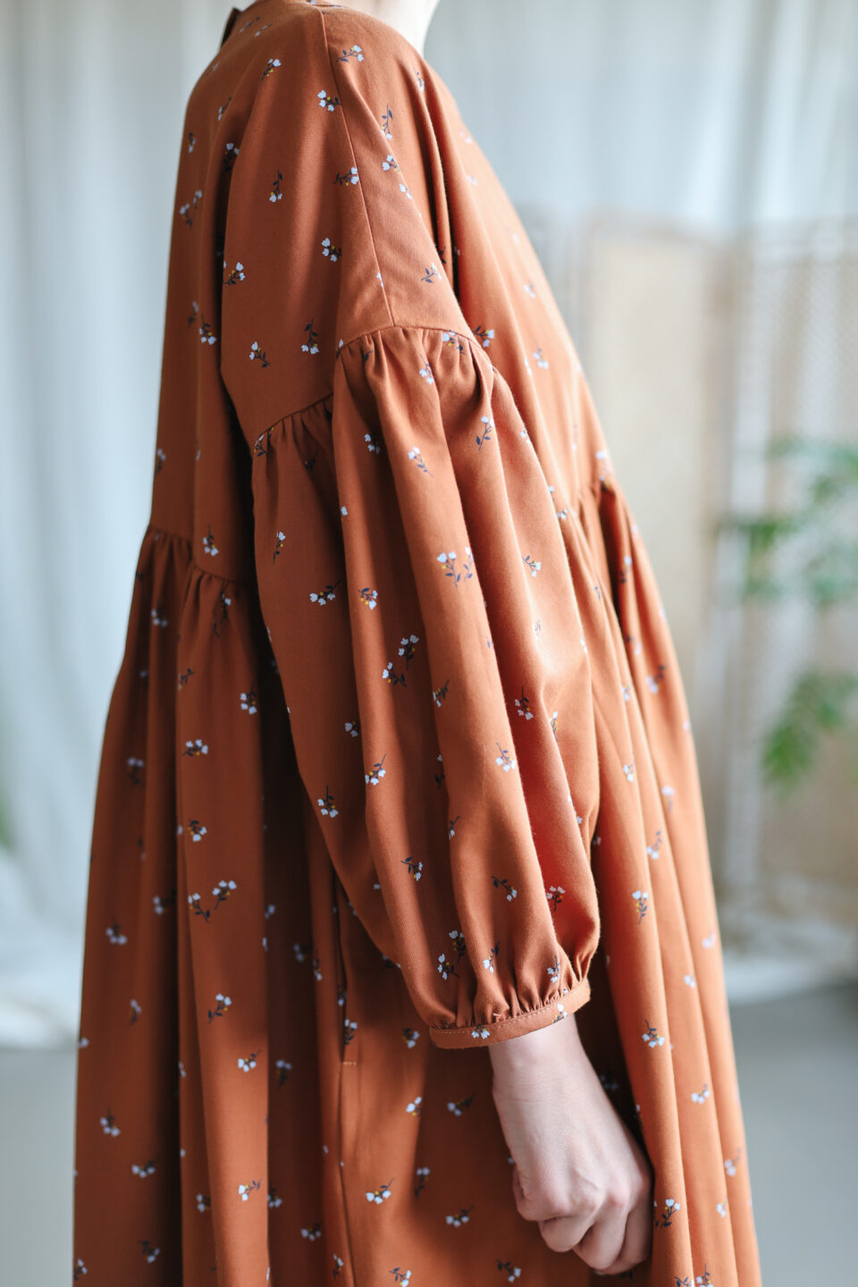 Floral long dropped sleeves dress GRETA in caramel cotton - Image 5