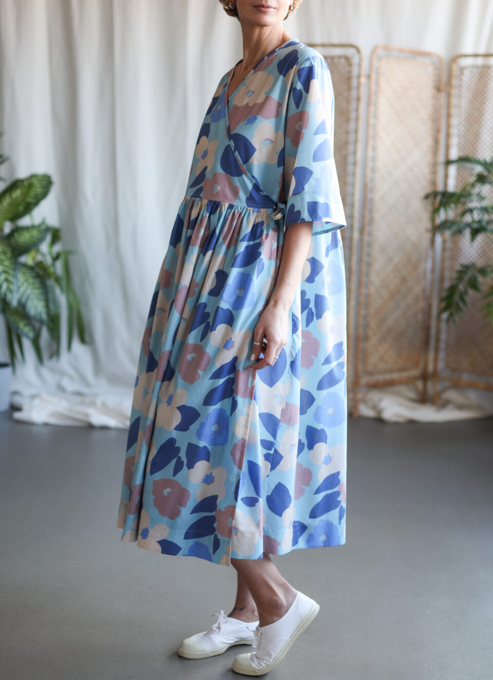 Loose floral print wrap dress with gathered skirt - Image 3