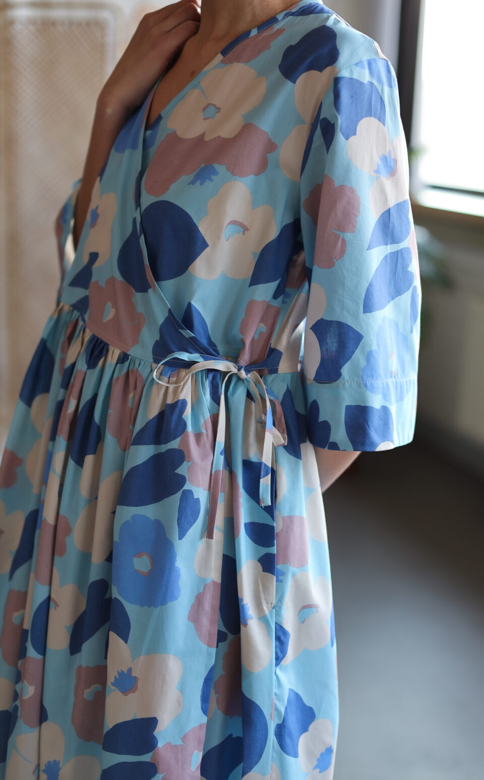 Loose floral print wrap dress with gathered skirt - Image 5