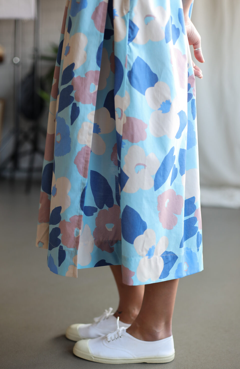 Loose floral print wrap dress with gathered skirt - Image 6