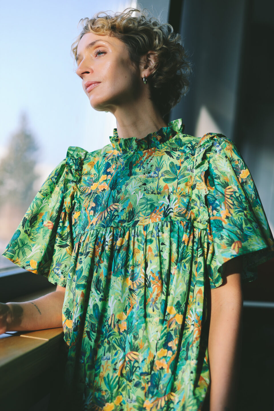 Ruffled neck A line tiered dress in silky flower print cotton - Image 6