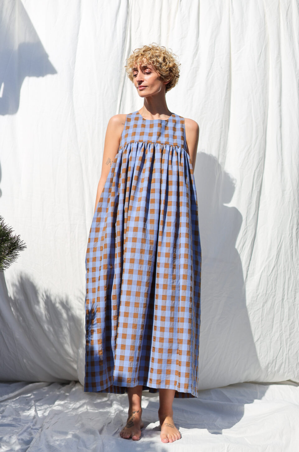 Sleeveless Blue Bonnet seersucker checks Maxi dress LILOU - Image 1