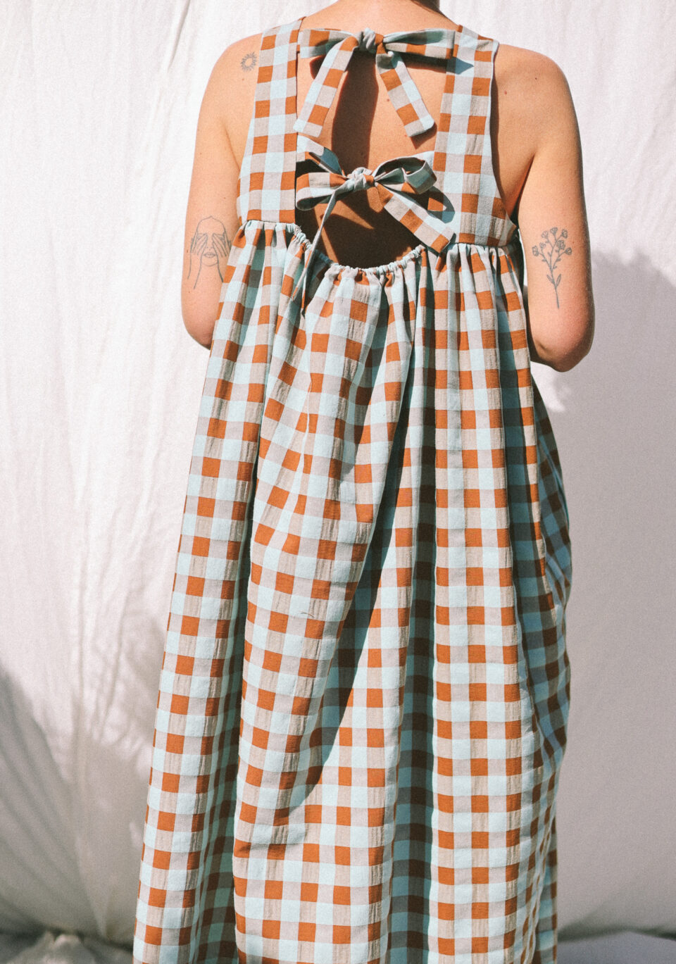 Sleeveless loose fit Maxi dress LILOU in Eggshell Blue seersucker checks - Image 2