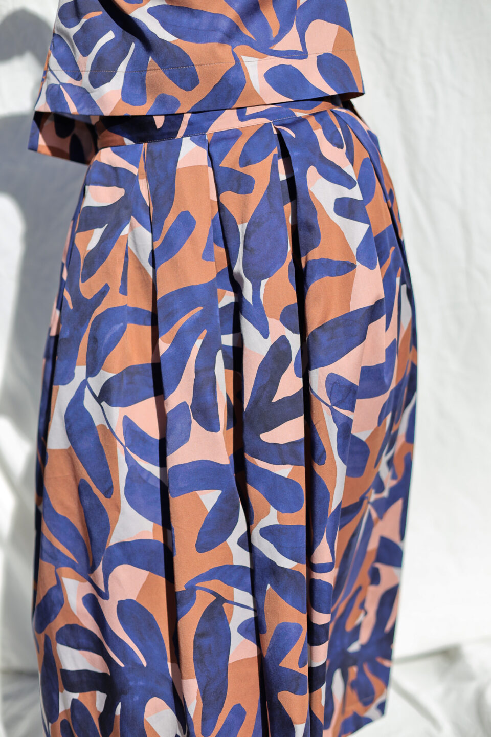 Abstract print cotton pleated regular waist skirt - Image 3