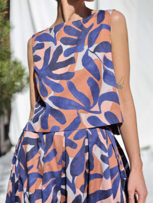 Abstract print cotton sleeveless cropped top | Tops | Sustainable clothing | OffOn clothing