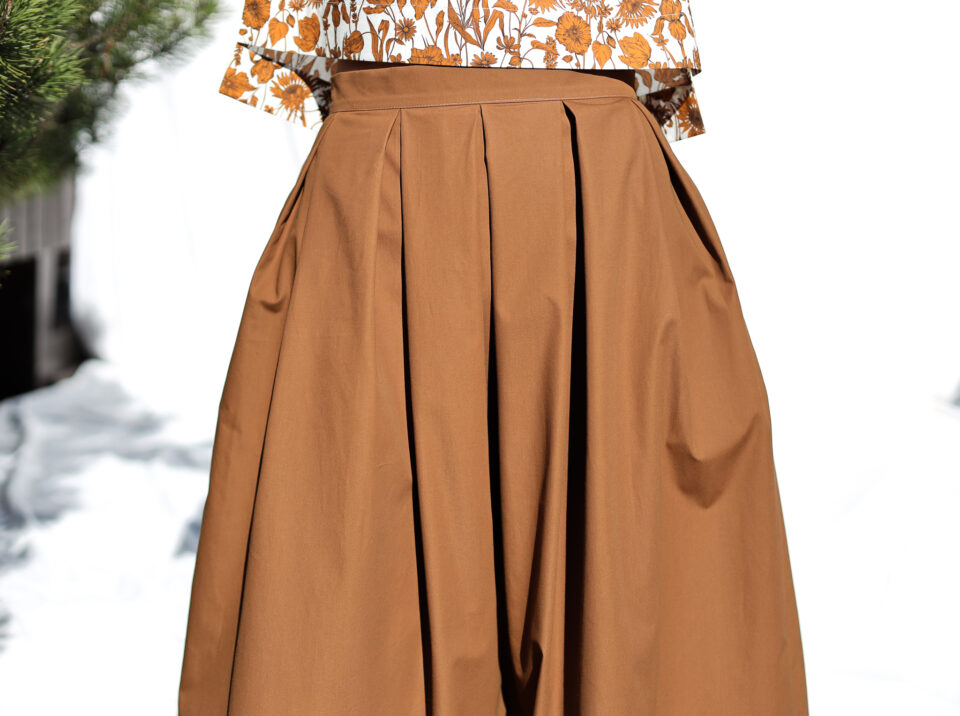 Organic cotton poplin pleated skirt in Tobacco color - Image 4