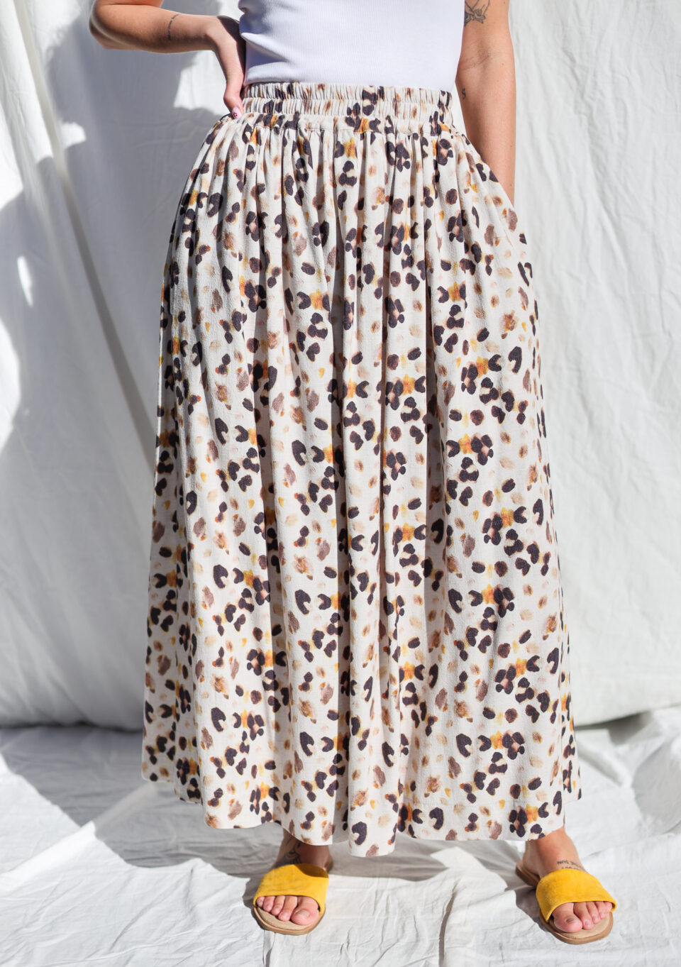 Elasticated waist Maxi skirt in a animal print viscose linen - Image 2