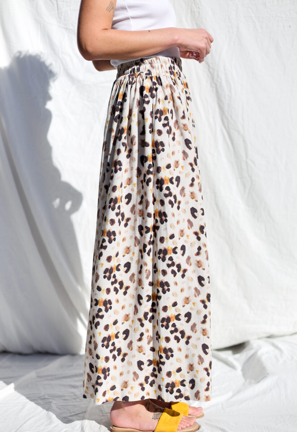 Elasticated waist Maxi skirt in a animal print viscose linen - Image 3