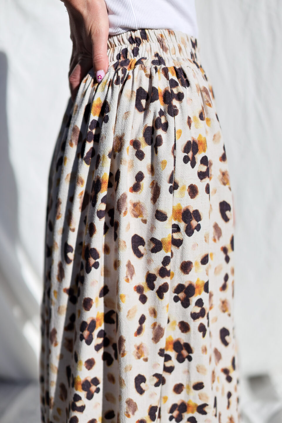 Elasticated waist Maxi skirt in a animal print viscose linen - Image 4