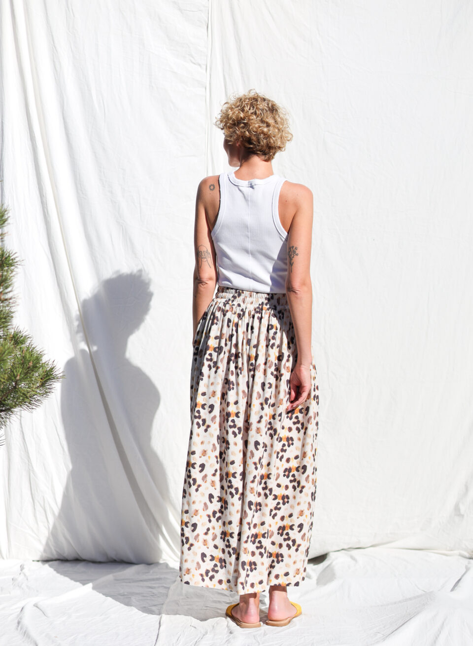 Elasticated waist Maxi skirt in a animal print viscose linen - Image 5