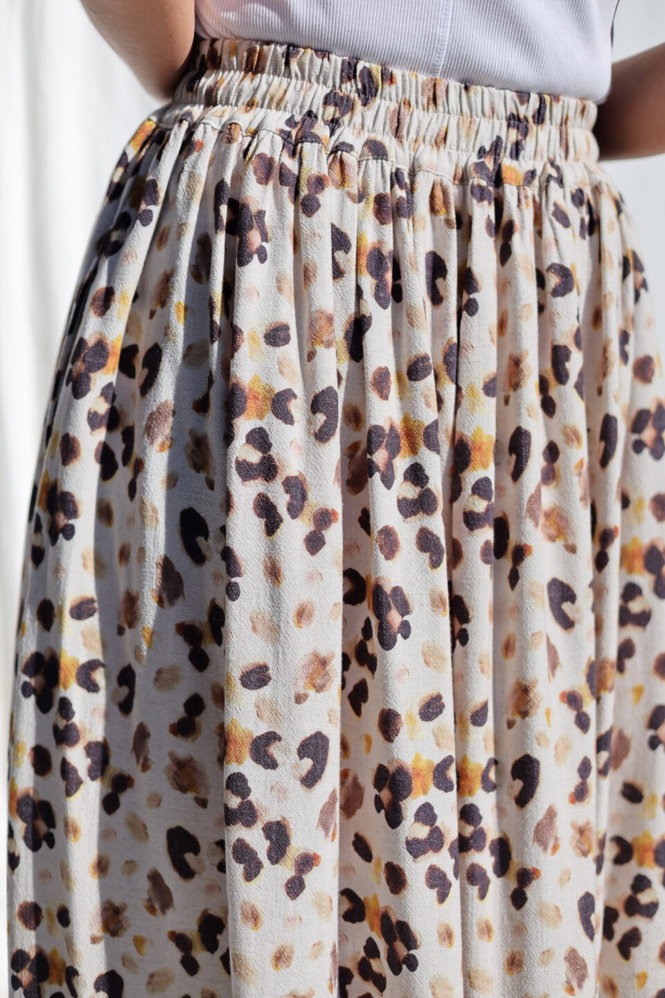 Elasticated waist Maxi skirt in a animal print viscose linen - Image 6